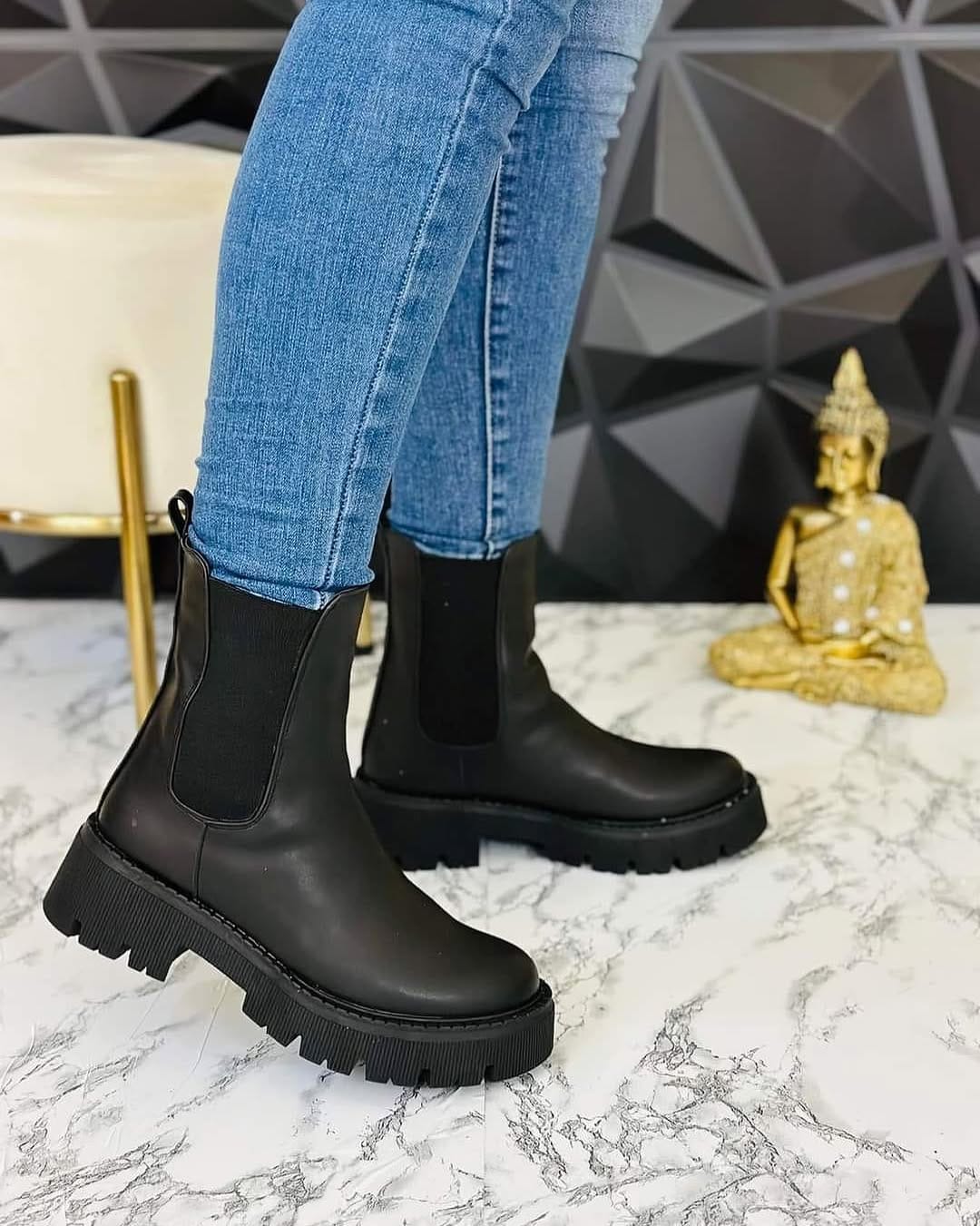 Post 4 by BIENVENIDA a 𝐁𝐋 𝚜𝚑𝚘𝚎𝚜 𝚖𝚊𝚣𝚊𝚝𝚕𝚊𝚗 💫 on Instagram (image)