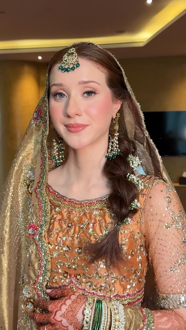 Post 8 by Makeup Artist | UAE    آرمیتا on Instagram (video)