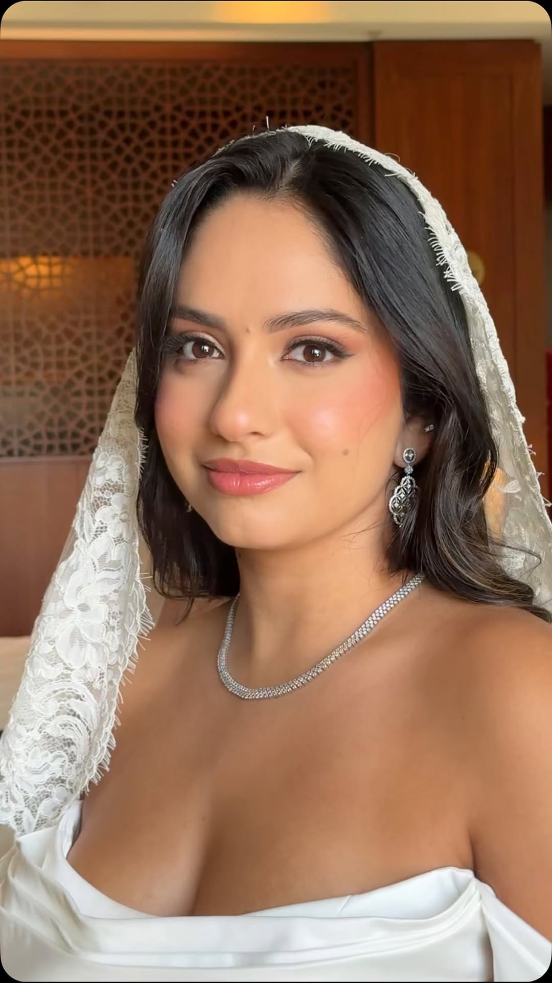 Post 4 by Makeup Artist | UAE    آرمیتا on Instagram (video)