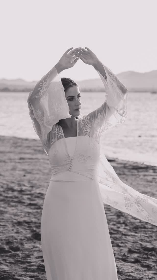 Post 1 by Paula Del Vas  Novias on Instagram (video)