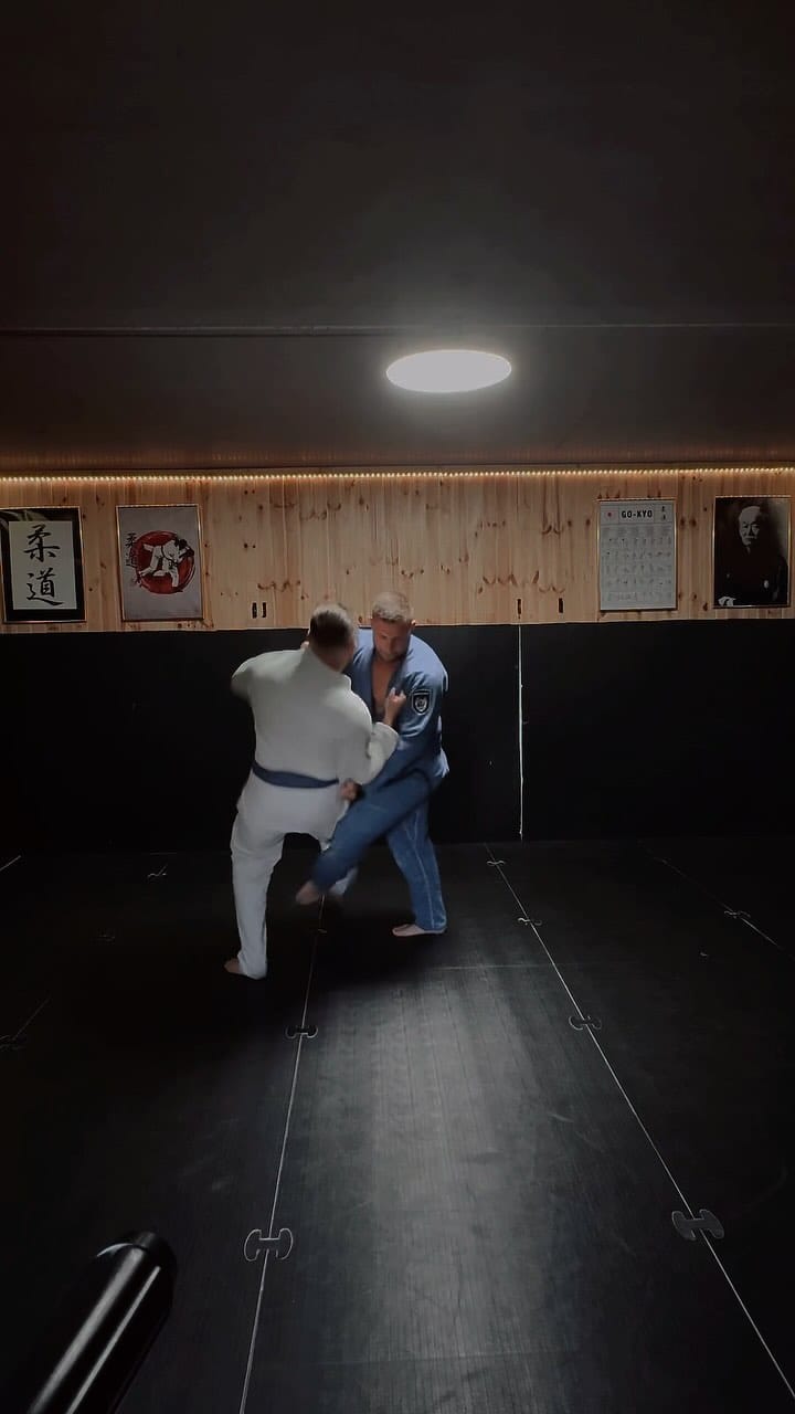 Post 6 by MGMK Brüder on Instagram (video)