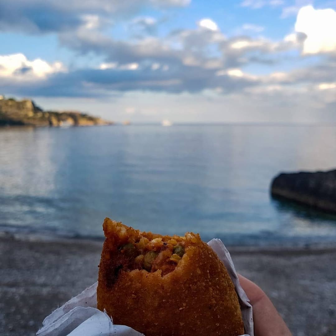 Post 5 by Foto Grapher on Instagram (image)