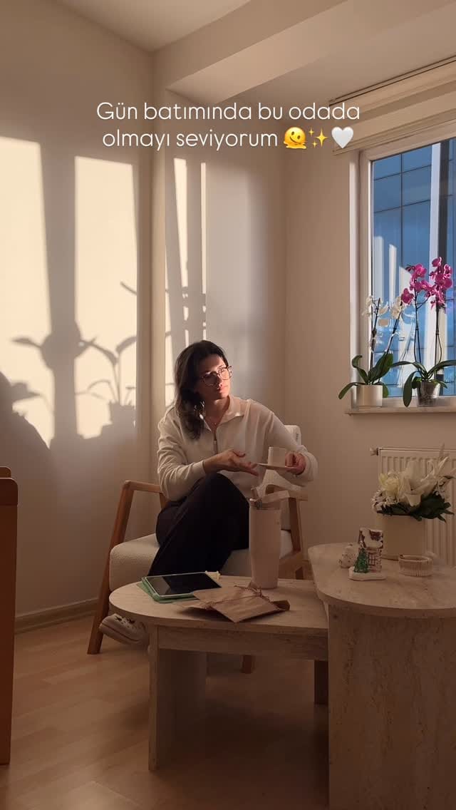 Post 3 by Aleyna Bilgin on Instagram (video)