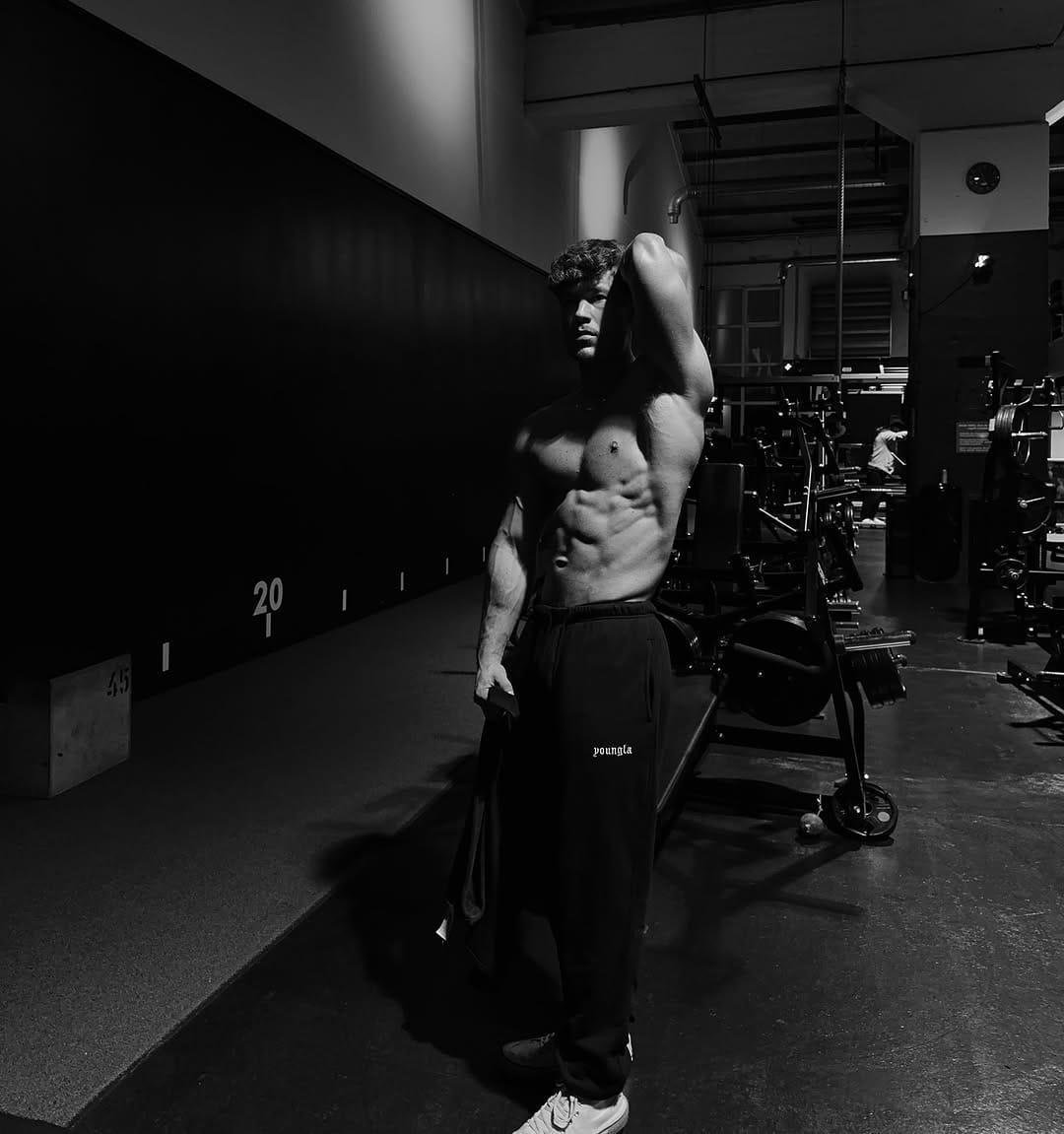 Post 10 by Fitness, Motivation & Food on Instagram (carousel)