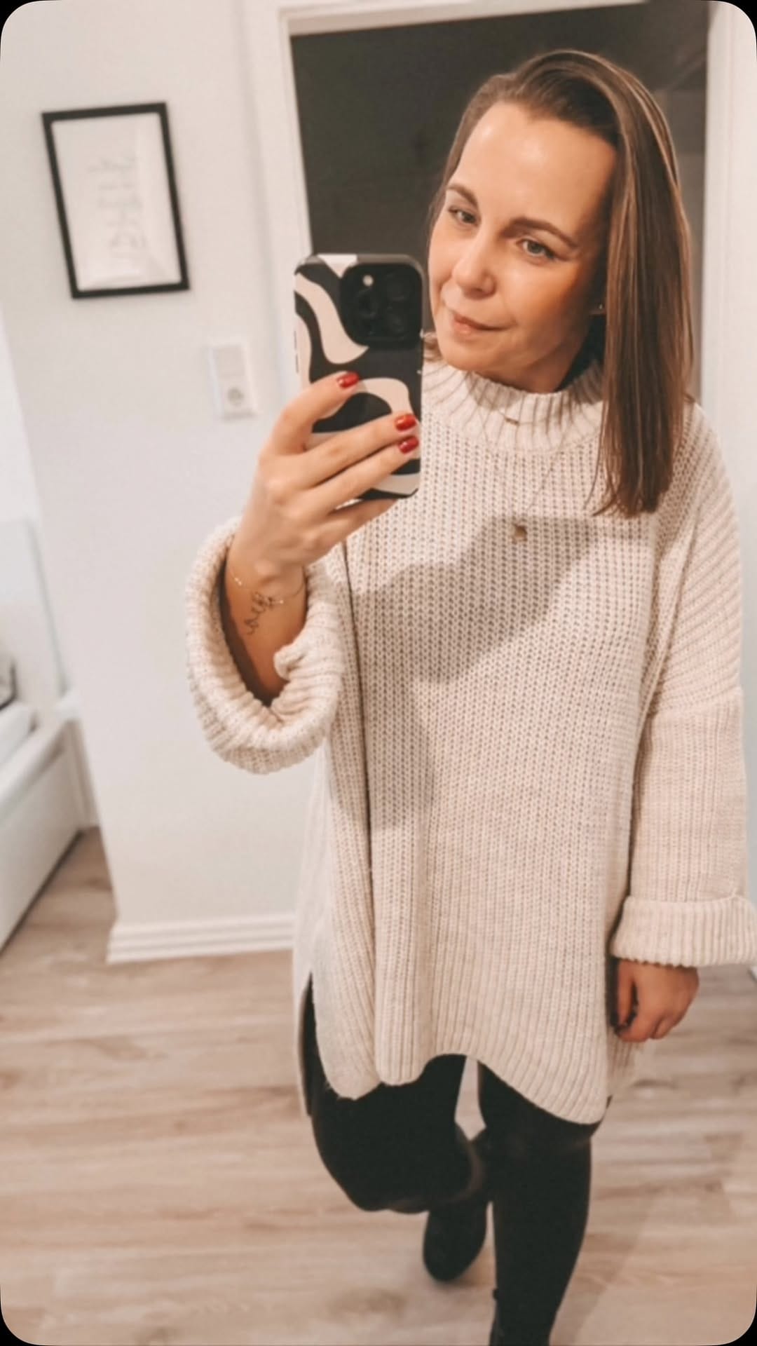 Post 5 by Manuela on Instagram (video)