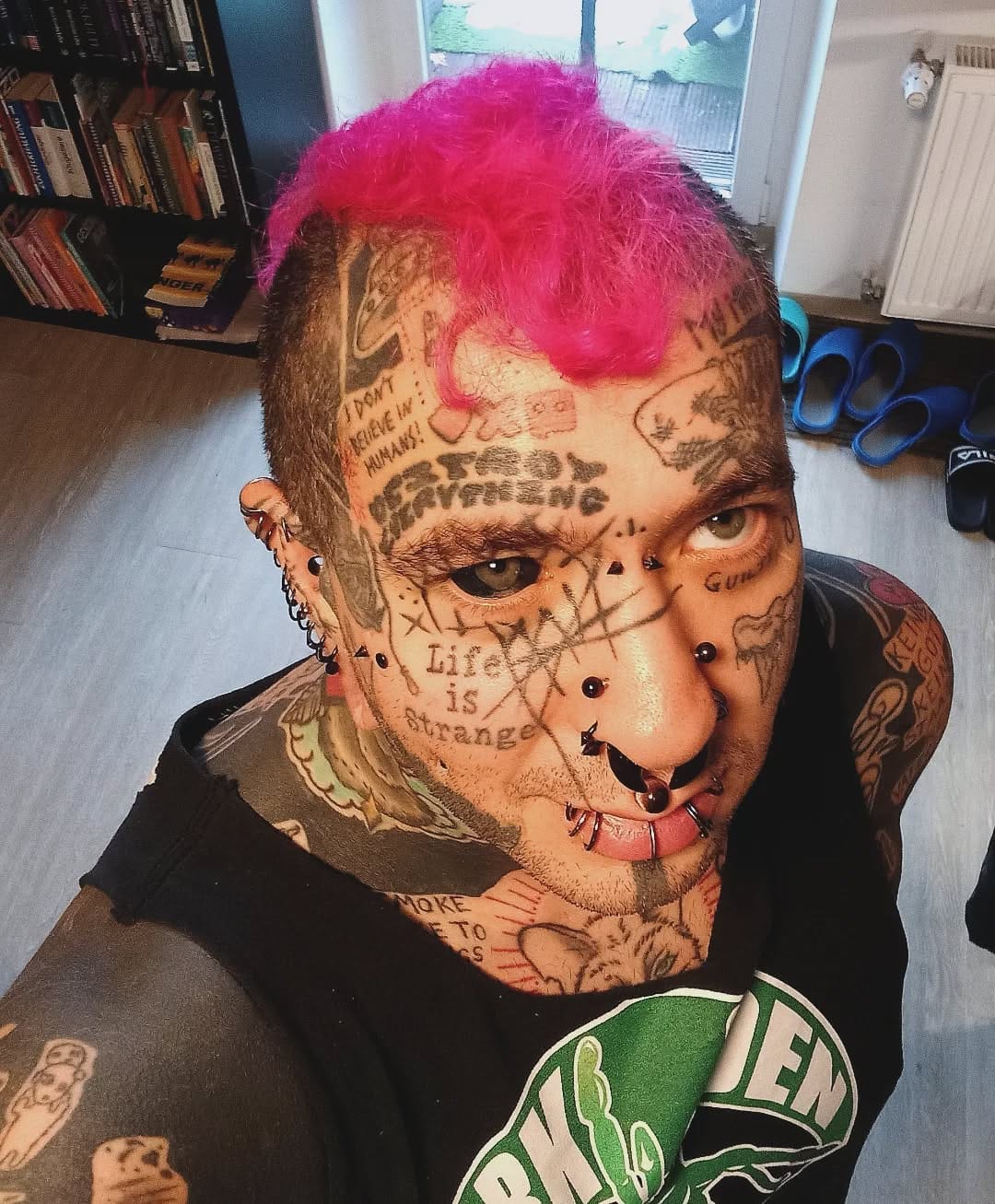 Post 9 by Tobi Müller on Instagram (image)