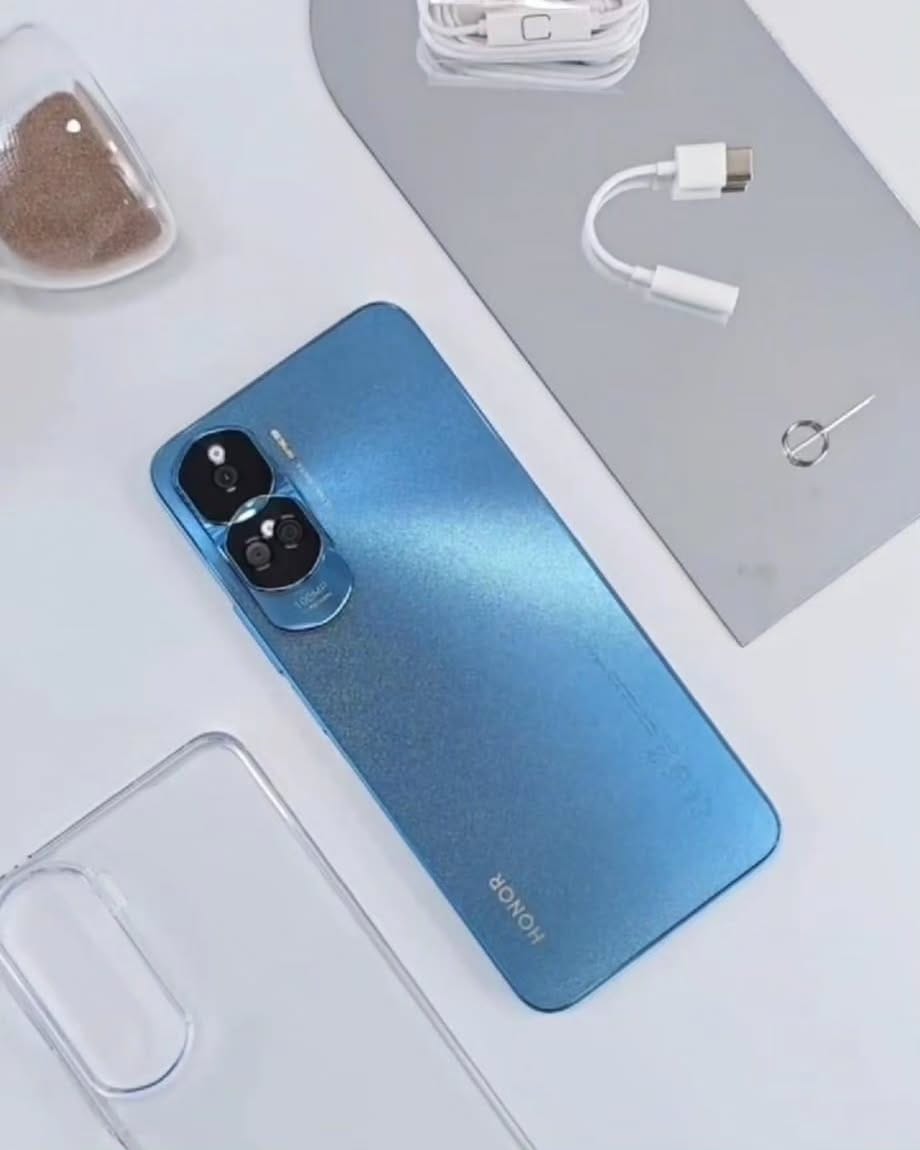 Post 1 by Blacktec (Móviles y Servicios) on Instagram (carousel)