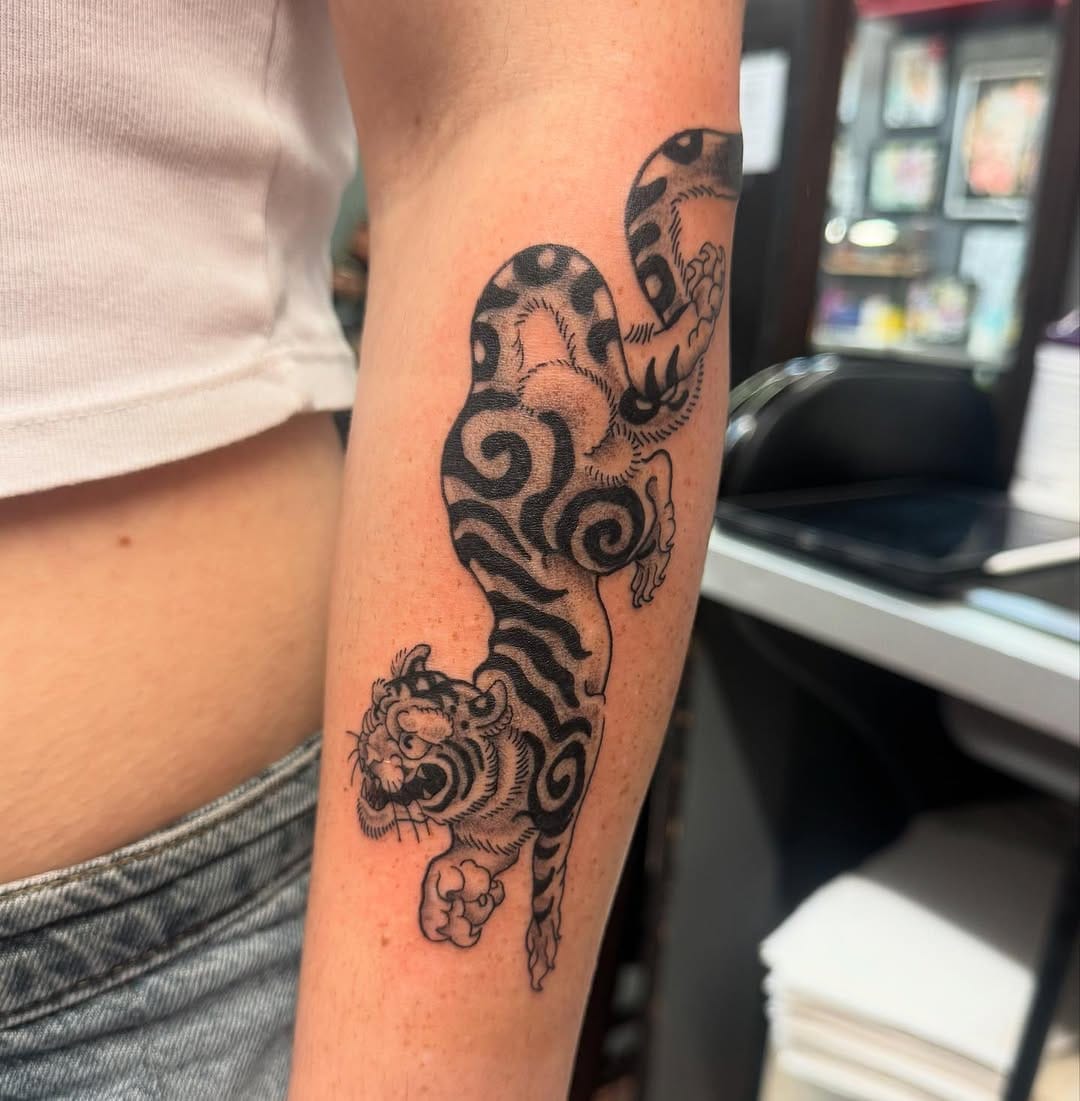 Post 8 by Carlos Ybarra on Instagram (carousel)