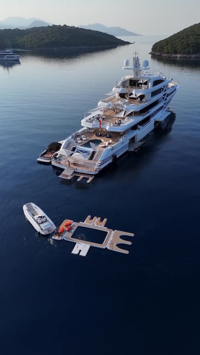 Post 1 by AVART LUXURY SEA TOYS on Instagram (video)
