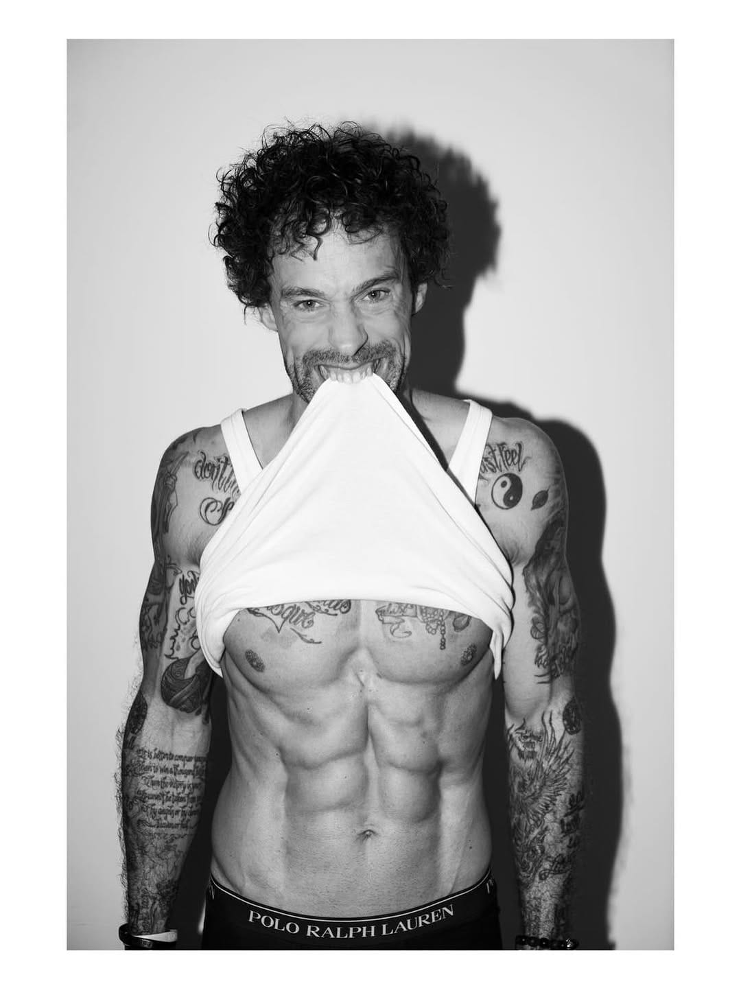 Post 2 by Tobias Rosenthal on Instagram (image)