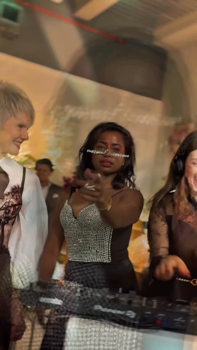 Post 2 by DJane Sin Sindu Paramajeyakumar on Instagram (video)