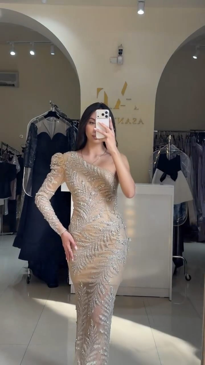 Post 7 by Երեկոյան զգեստների վարձույթ on Instagram (video)
