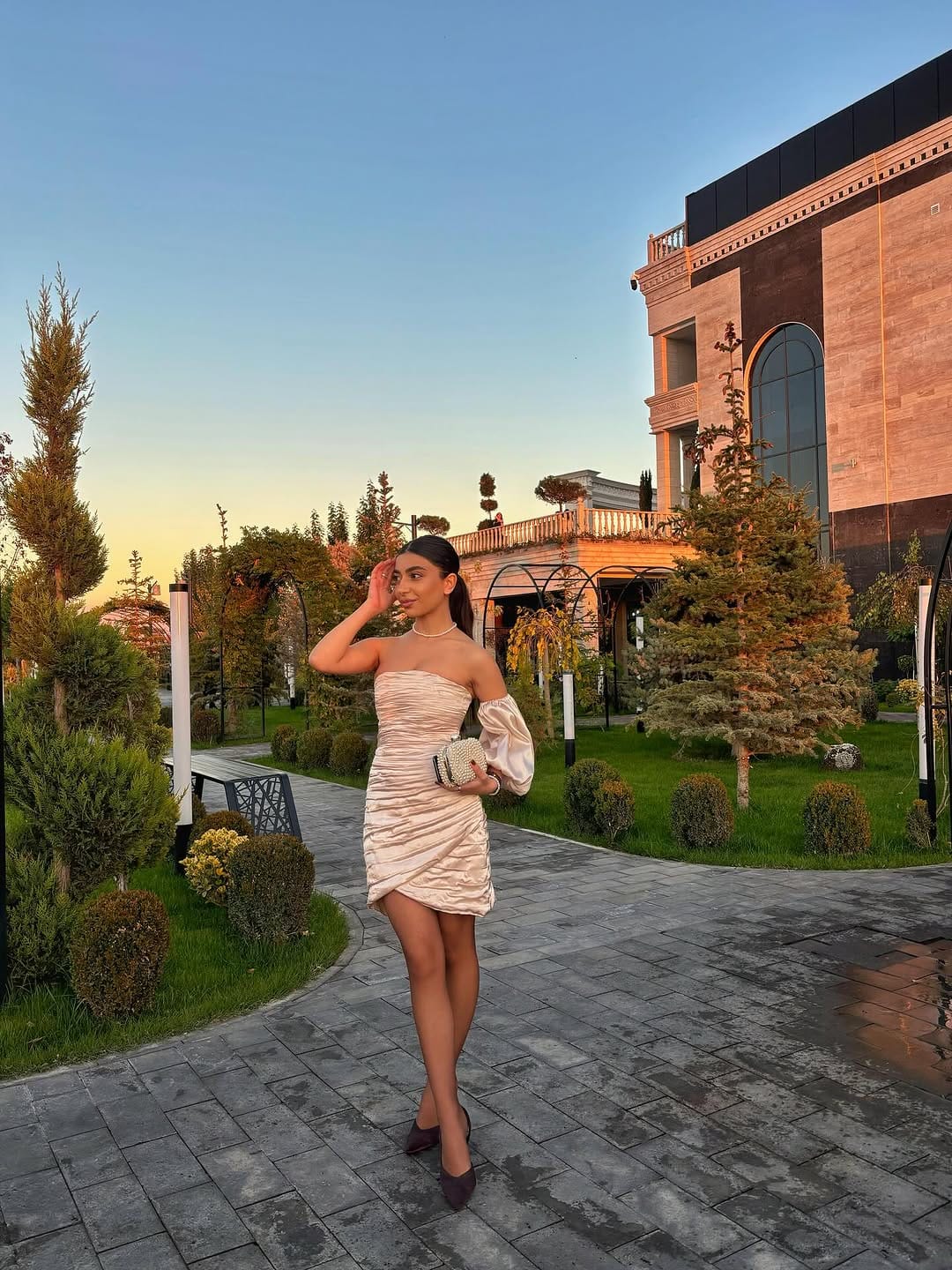 Post 9 by Երեկոյան զգեստների վարձույթ on Instagram (carousel)