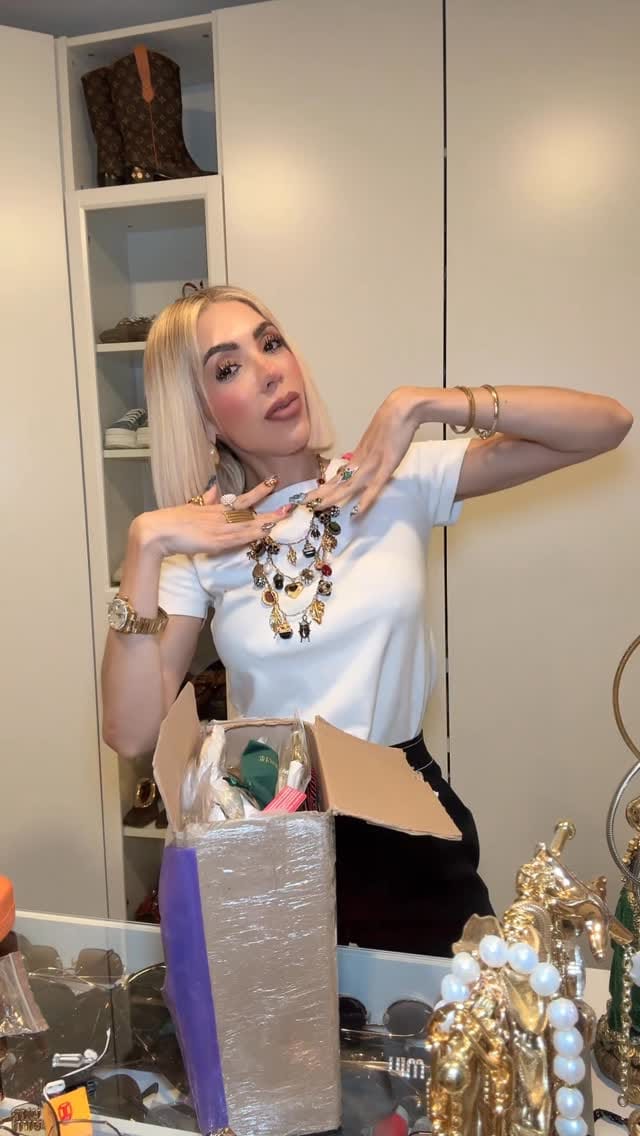 Post 4 by Escarlatajewelry on Instagram (video)