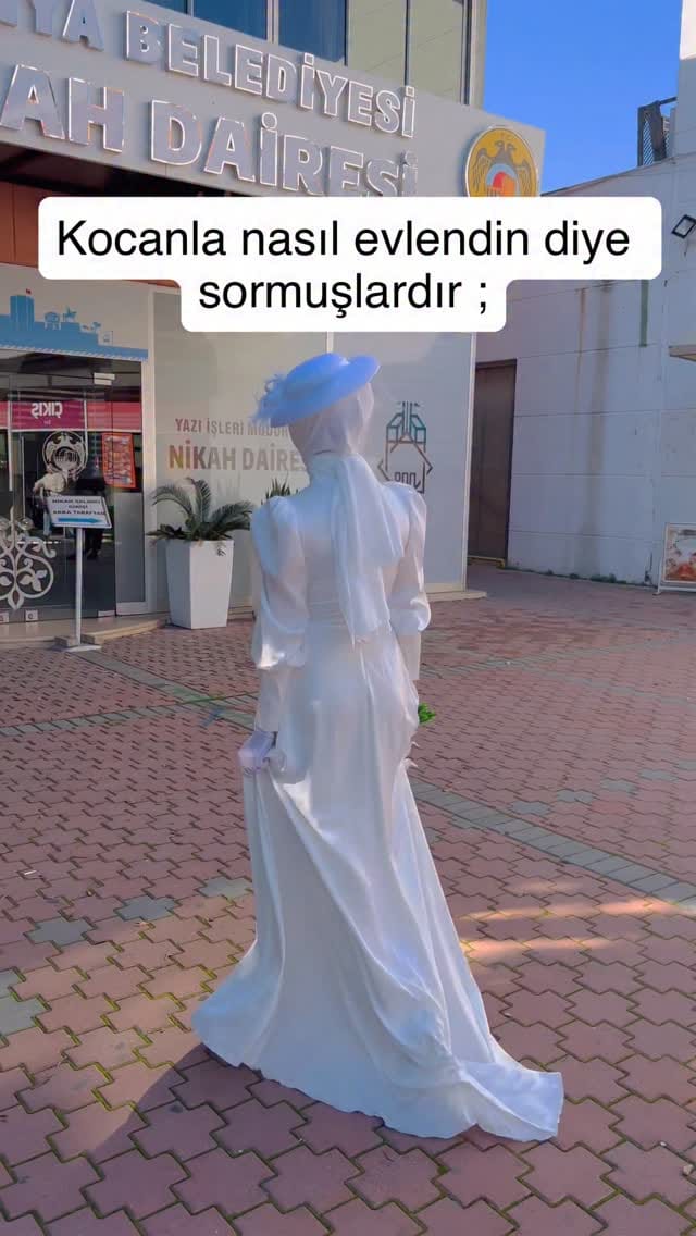 Post 1 by Özge Yazkan on Instagram (video)