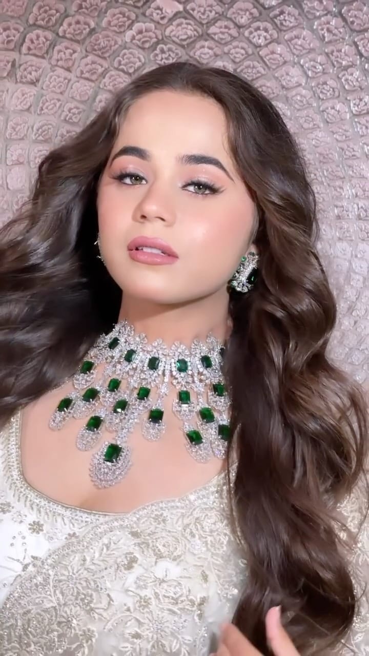 Post 8 by Jaanvi Samnani 🧿| Bridal makeup artist Gandhidham on Instagram (video)