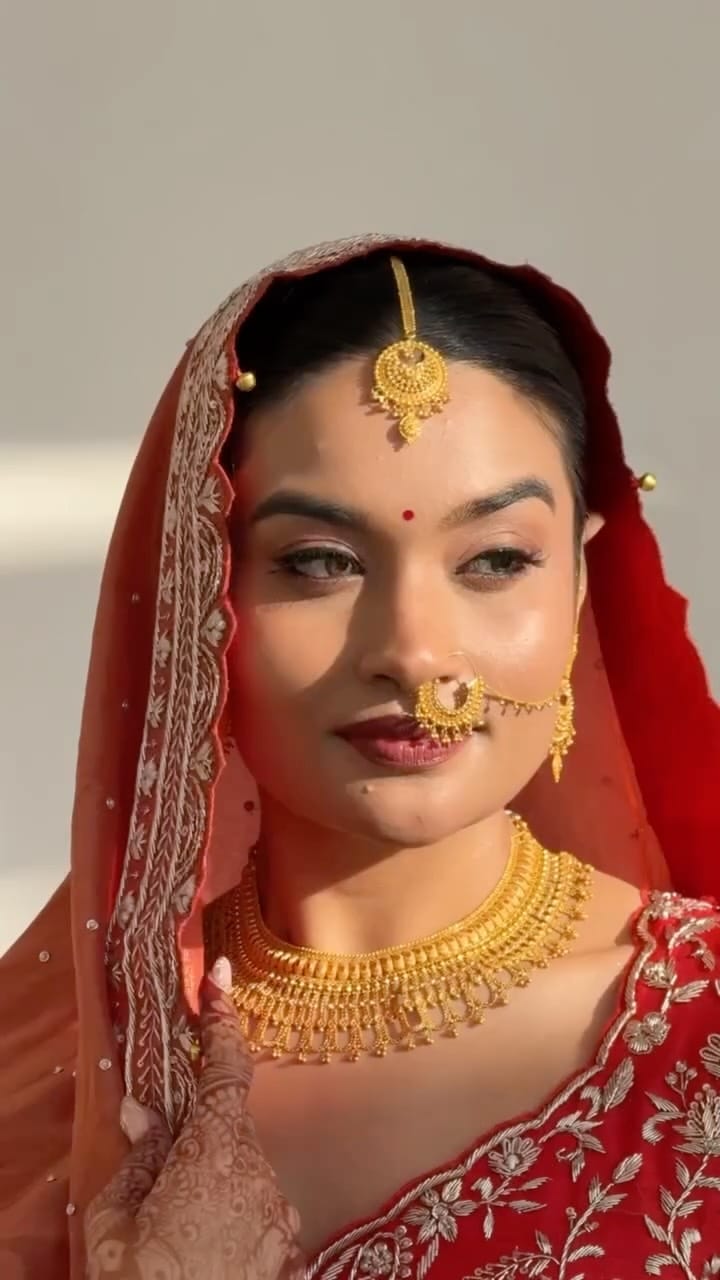 Post 3 by Jaanvi Samnani 🧿| Bridal makeup artist Gandhidham on Instagram (video)