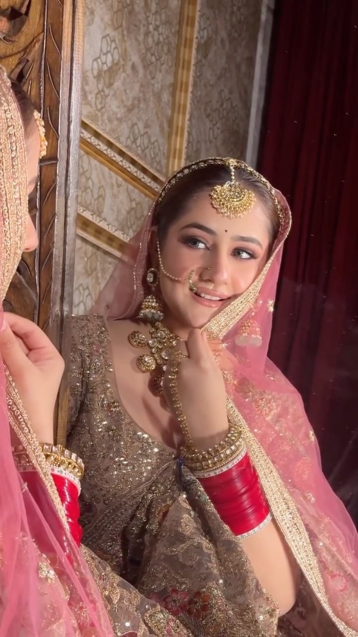 Post 7 by Jaanvi Samnani 🧿| Bridal makeup artist Gandhidham on Instagram (video)