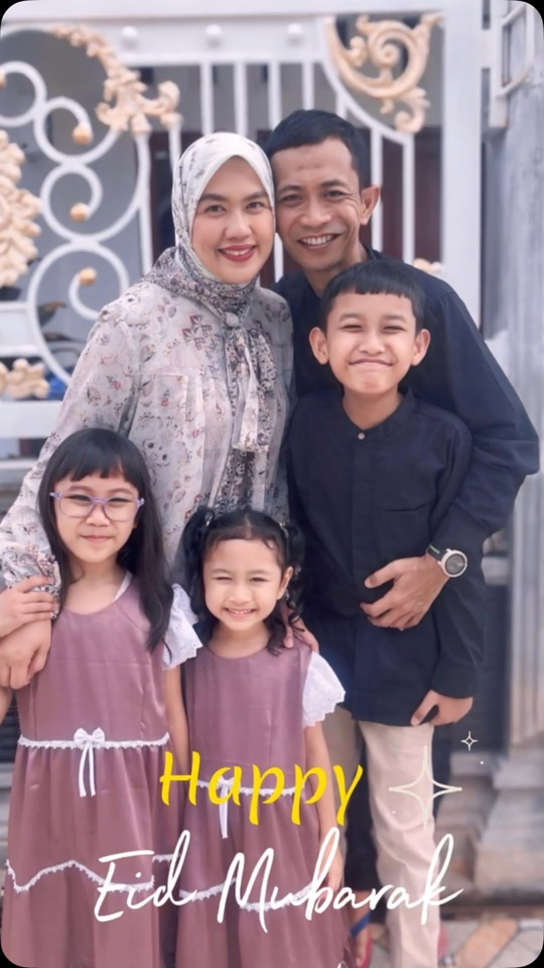 Post 2 by Elsa Maharani on Instagram (video)