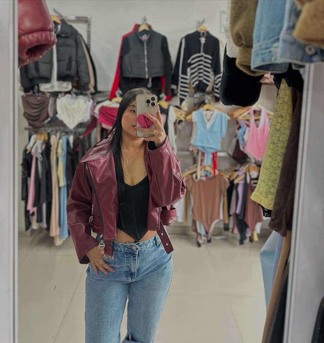 Post 9 by Believe Shop on Instagram (carousel)