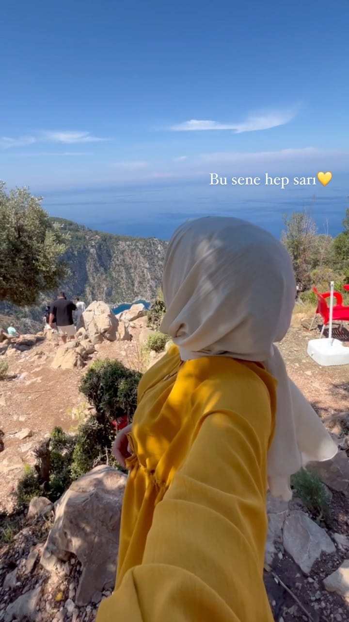 Post 9 by Tesettür-Elbise-Ferace on Instagram (video)