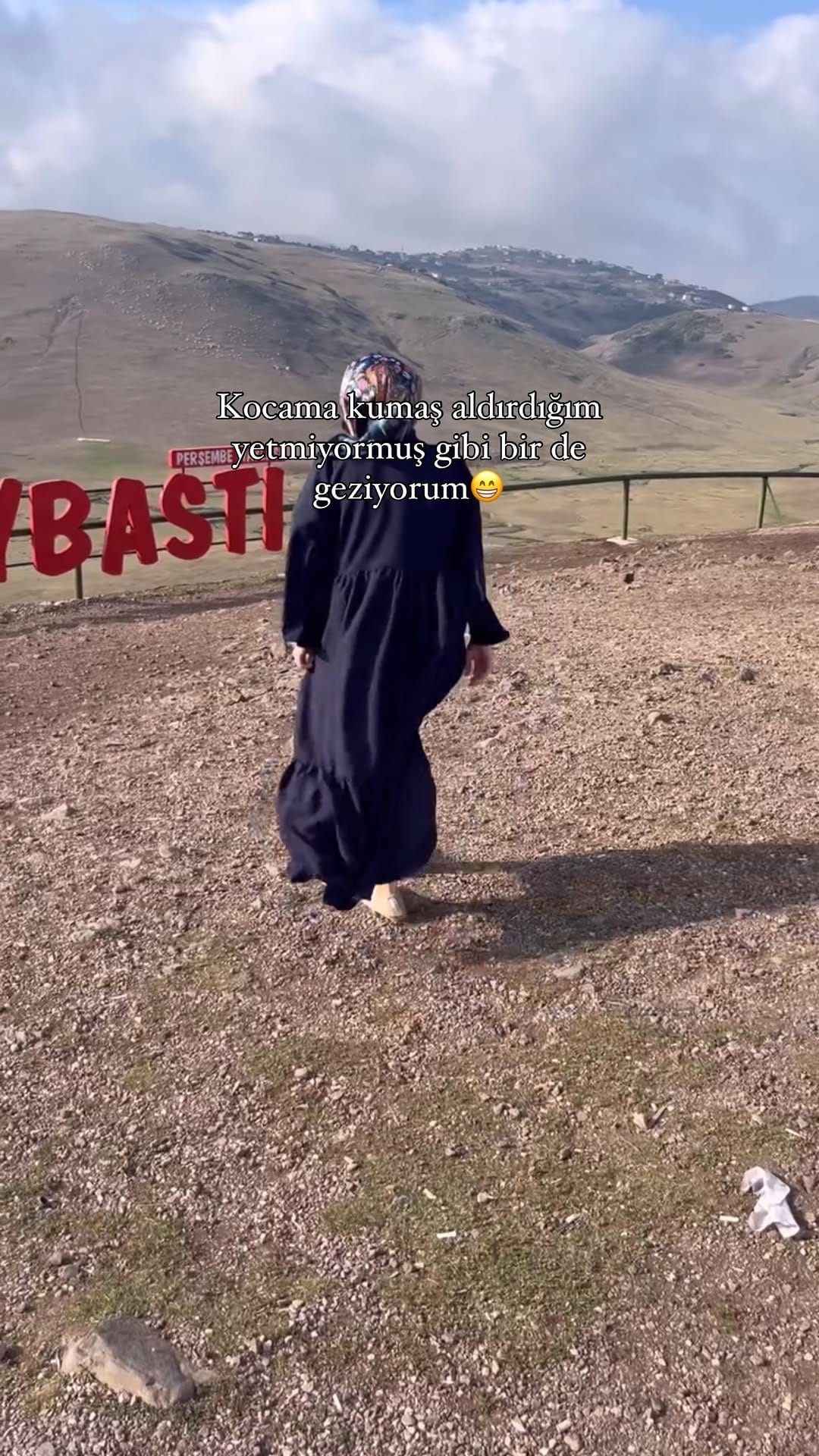 Post 10 by Tesettür-Elbise-Ferace on Instagram (video)