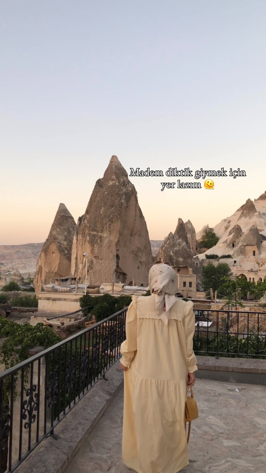 Post 8 by Tesettür-Elbise-Ferace on Instagram (video)