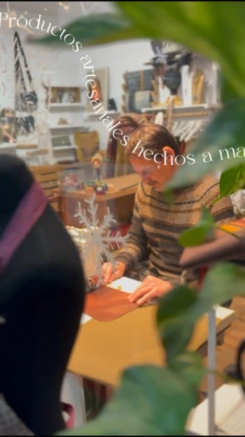Post 4 by Mercado de la Cebada on Instagram (video)