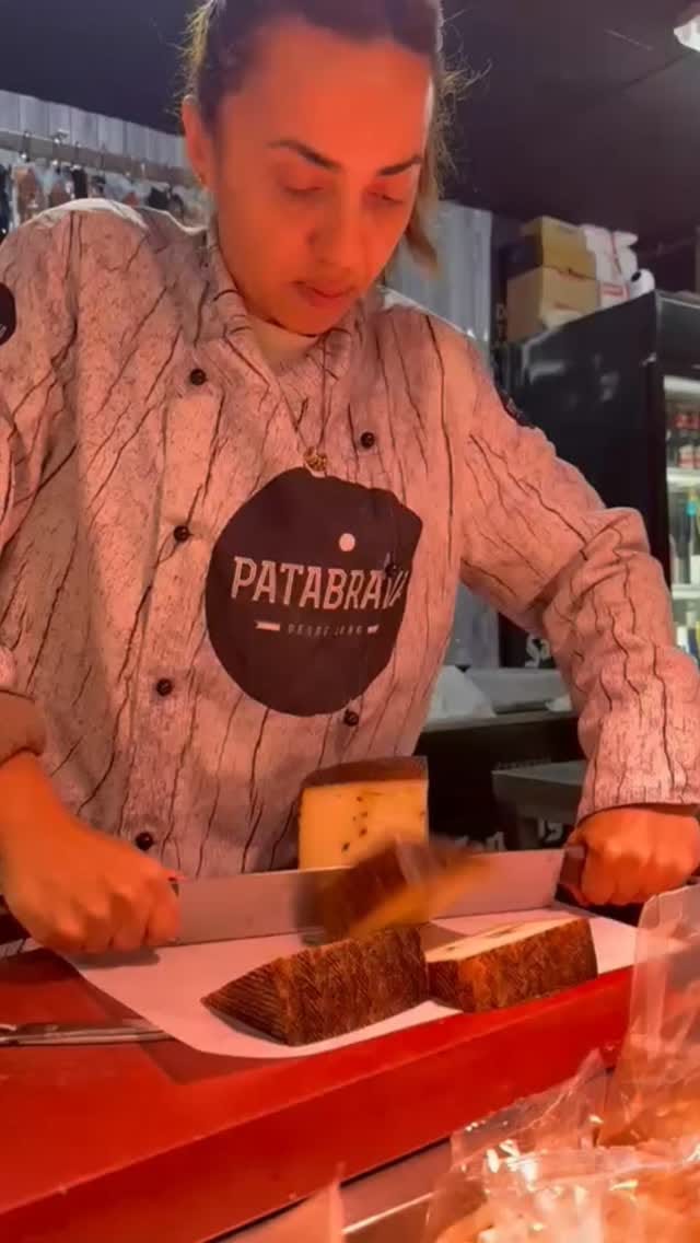 Post 6 by Mercado de la Cebada on Instagram (video)