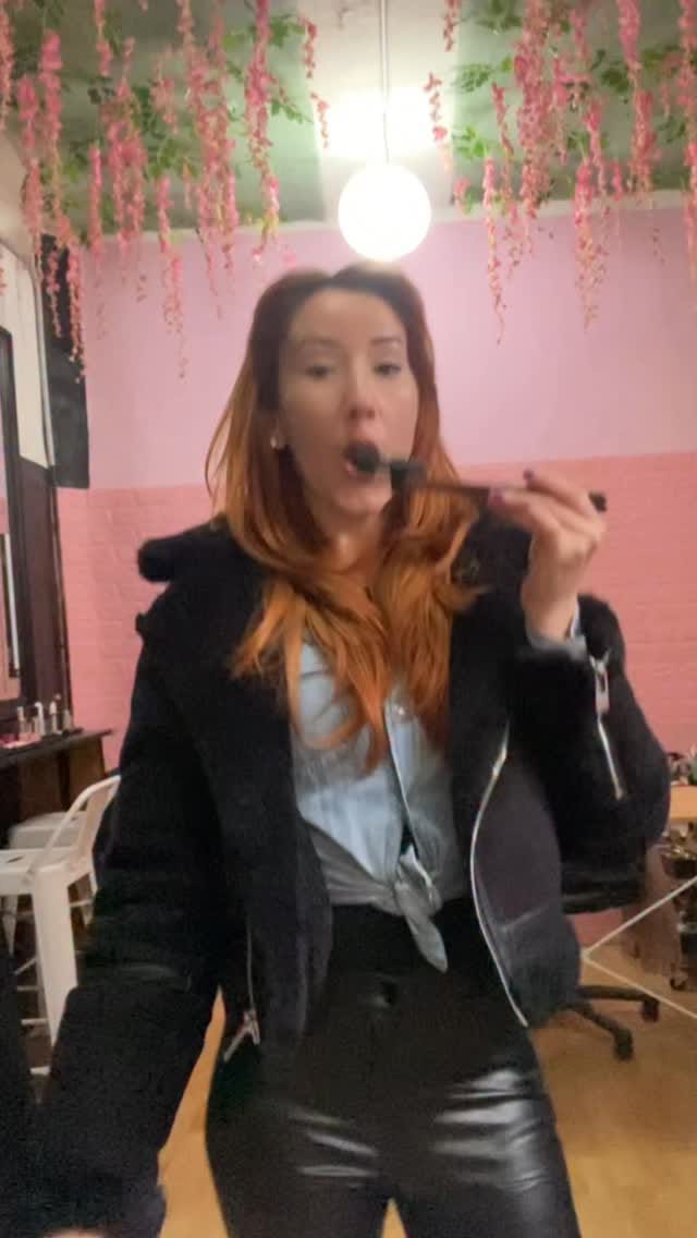 Post 5 by Violette Vela | MAQUILLADORA VEGANA on Instagram (video)