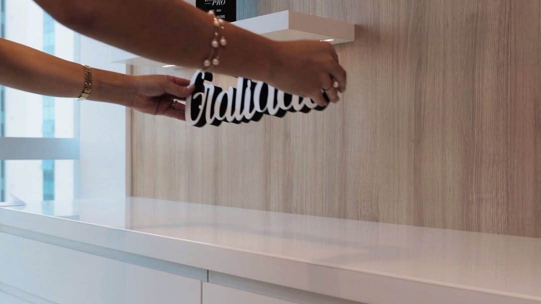 Post 10 by Manoella Valente on Instagram (video)