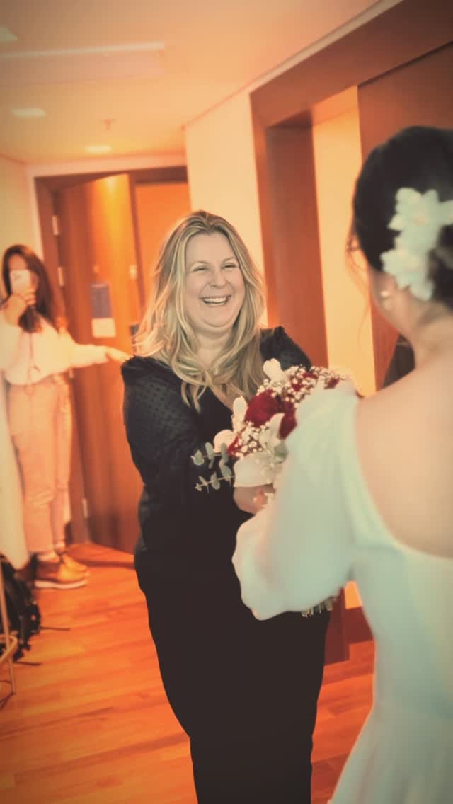 Post 4 by Manoella Valente on Instagram (video)