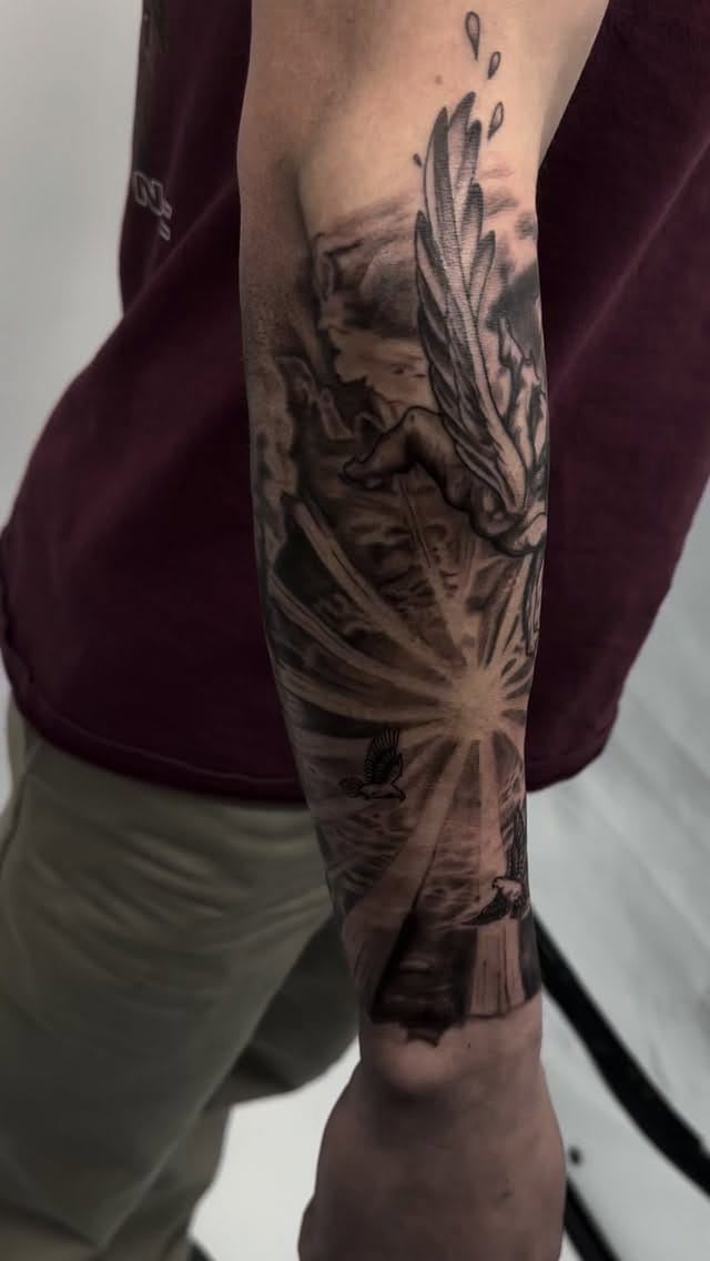 Post 3 by Blue Horse Shoe Tattoo VaBeach on Instagram (video)