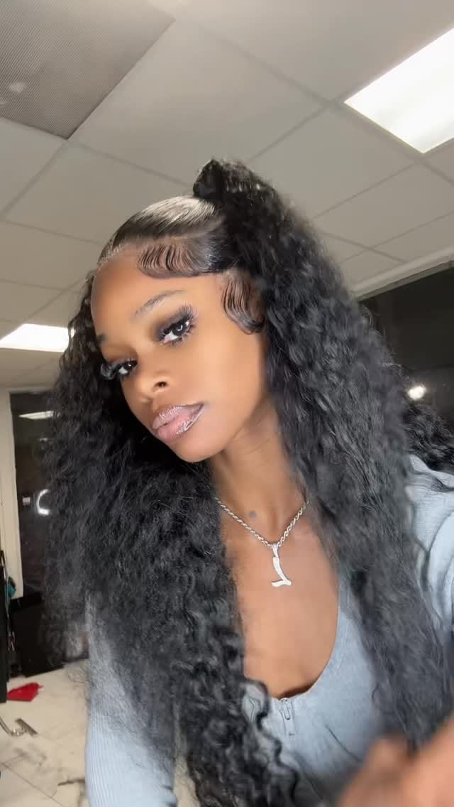 Post 4 by TRUE ESSENCE ATL/BAD N BOUJEE ATL on Instagram (video)