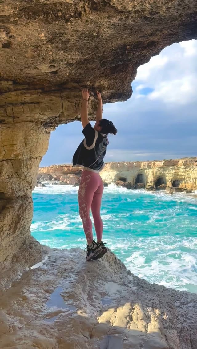 Post 4 by Elena Lyubenova on Instagram (video)