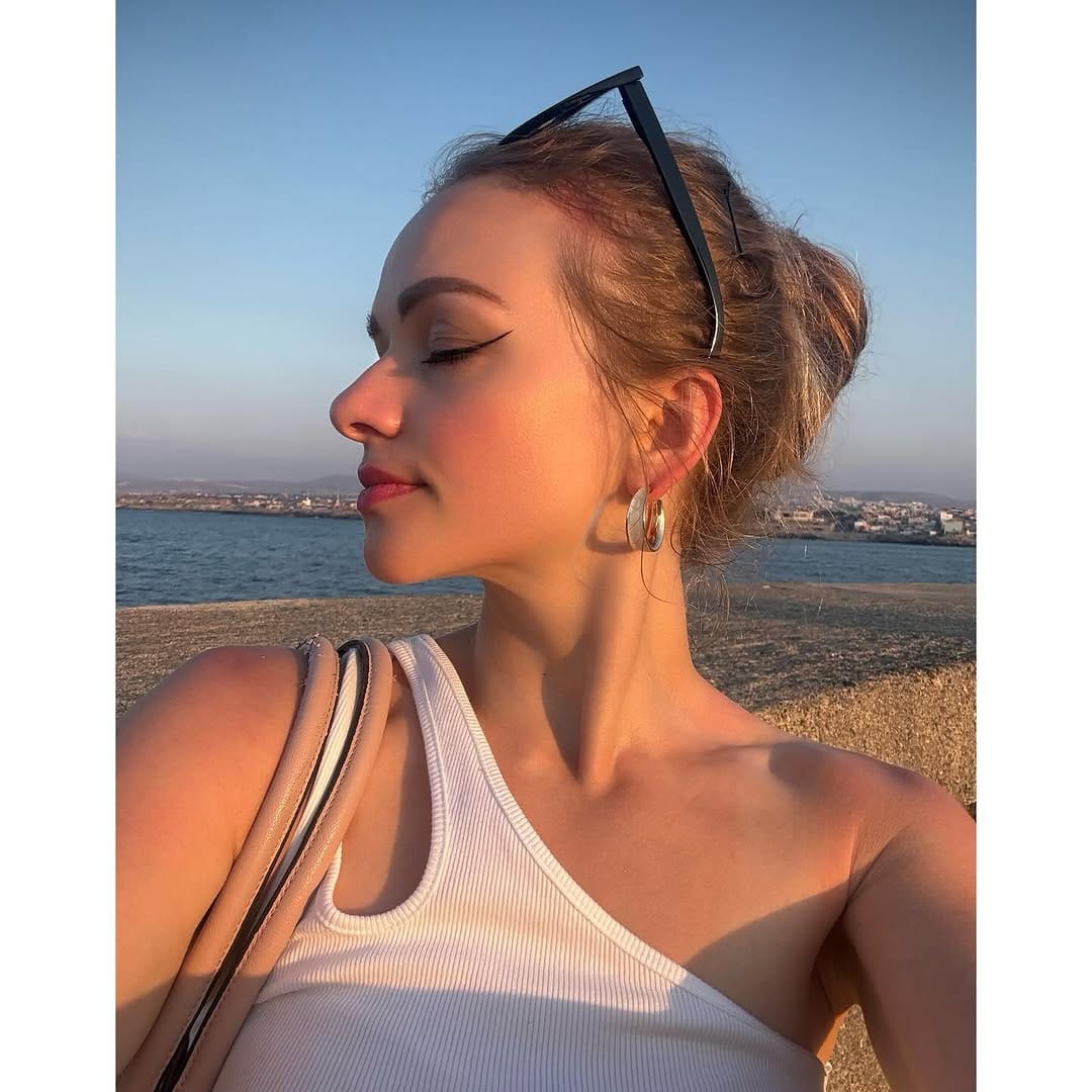 Post 4 by Vanessa Brandy 👸🏼 on Instagram (carousel)