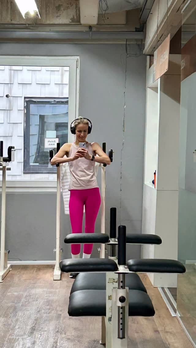 Post 4 by Nadine Schäfer on Instagram (video)