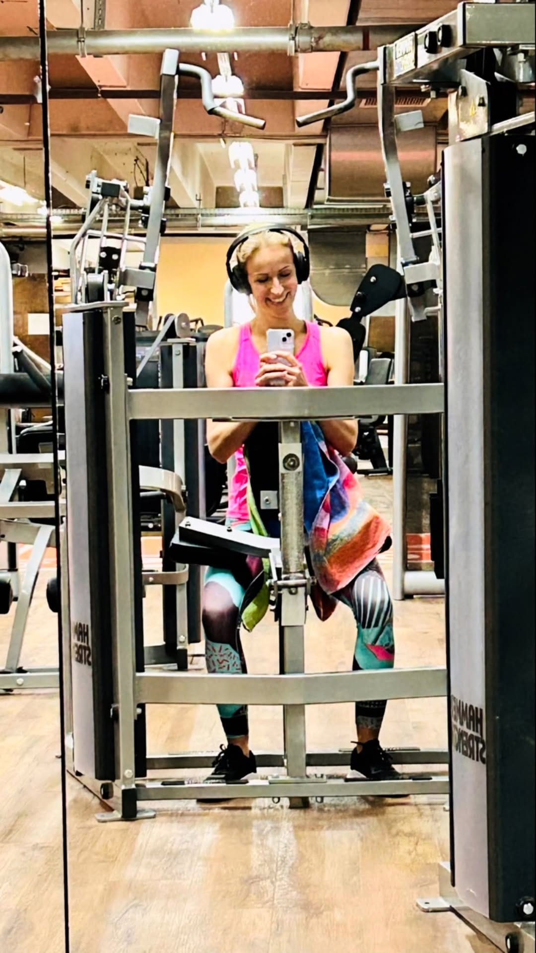 Post 9 by Nadine Schäfer on Instagram (video)