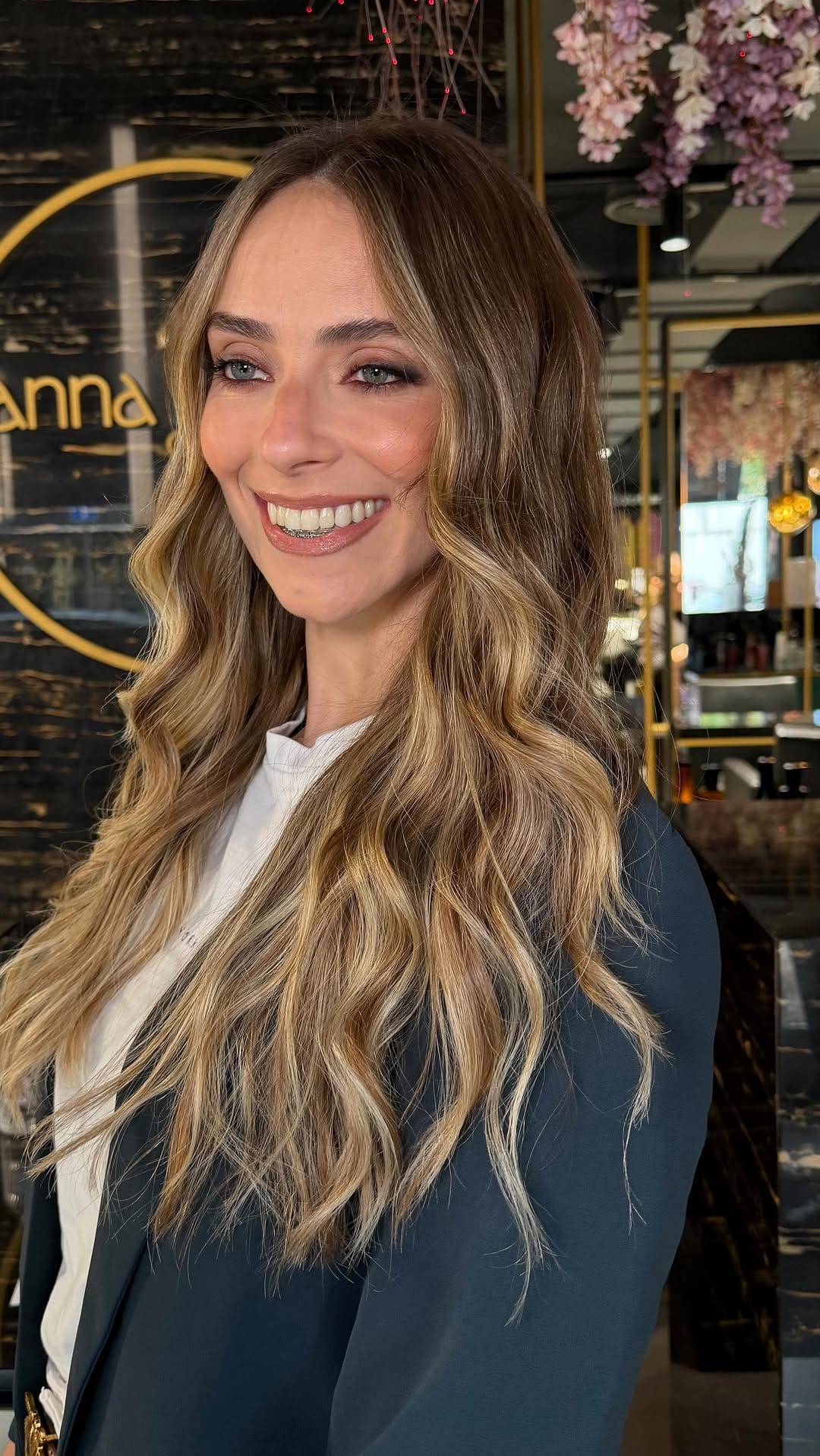 Post 4 by Anna Santos Cabeleireiros on Instagram (video)