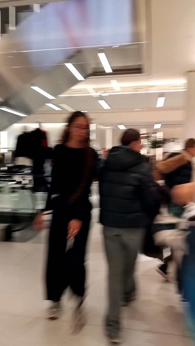Post 8 by Nawal El Assad Coach en image Abidjan-Paris-Montpellier on Instagram (video)