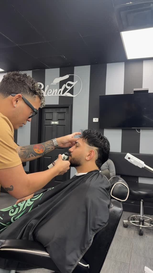 Post 4 by Blendz Barbershop on Instagram (video)