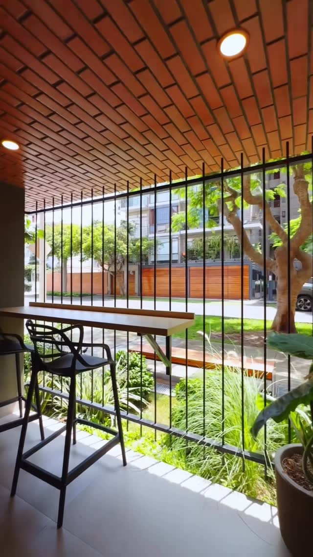 Post 2 by Gio | Lifestyle & Negocios on Instagram (video)