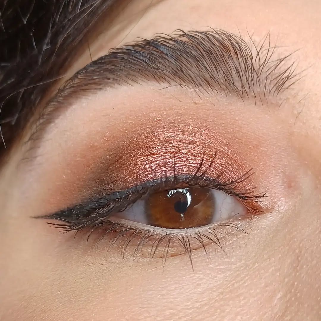 Post 6 by Laura maquillaje y peinado on Instagram (image)