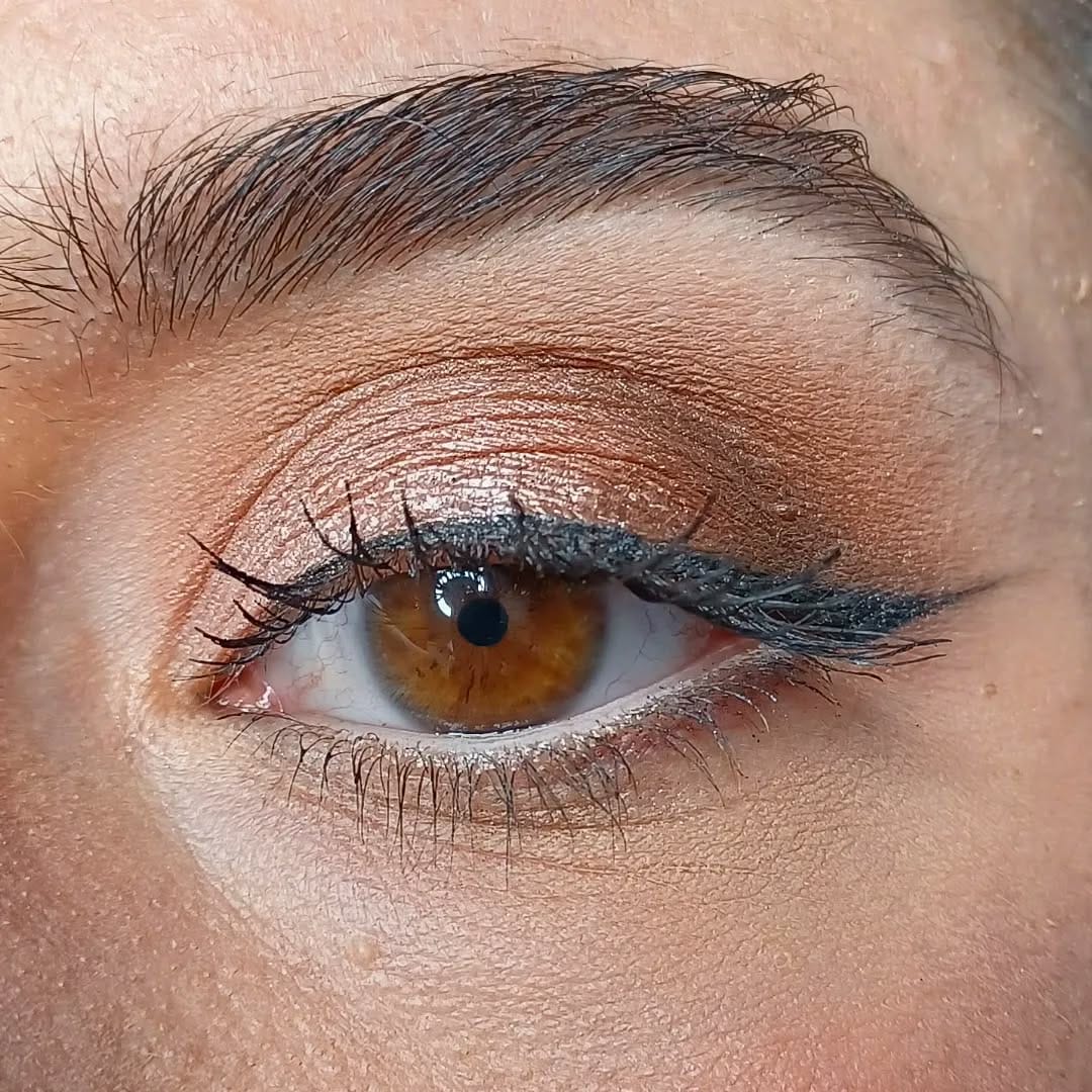 Post 4 by Laura maquillaje y peinado on Instagram (image)