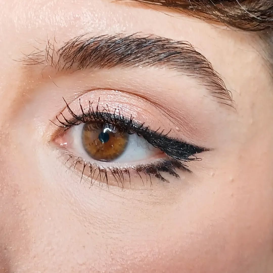 Post 3 by Laura maquillaje y peinado on Instagram (image)