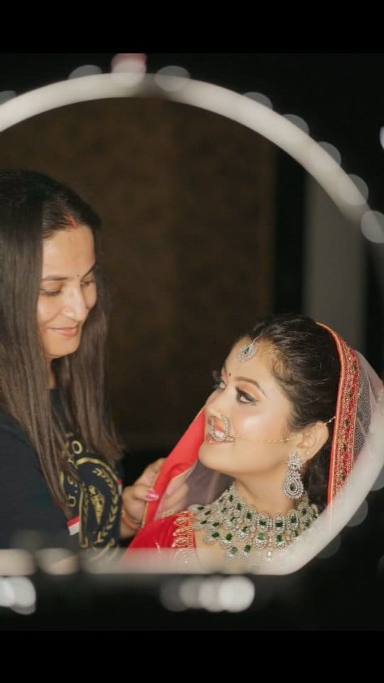 Post 10 by Vineeta🧿/bridal makeup artist on Instagram (video)
