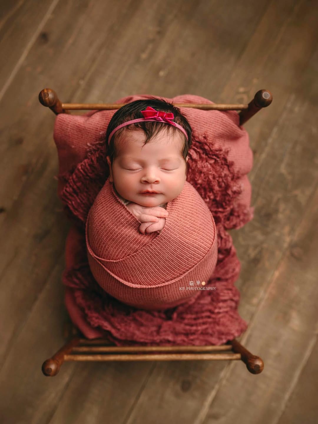 Post 1 by KS PHOTOGRAPHY| CA Newborn Photographer on Instagram (carousel)