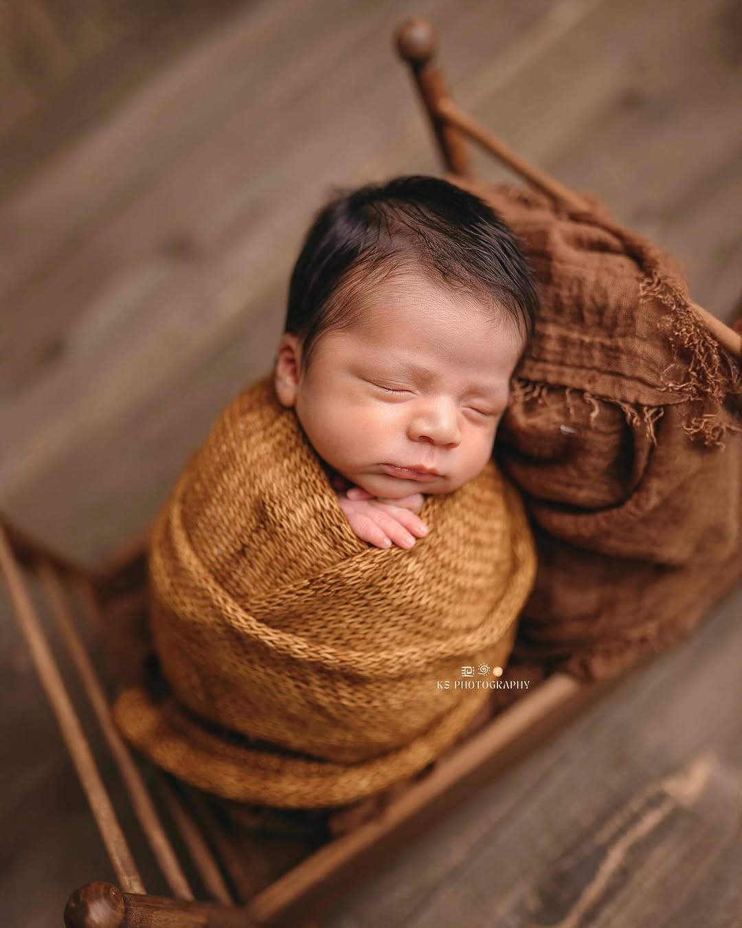 Post 7 by KS PHOTOGRAPHY| CA Newborn Photographer on Instagram (carousel)