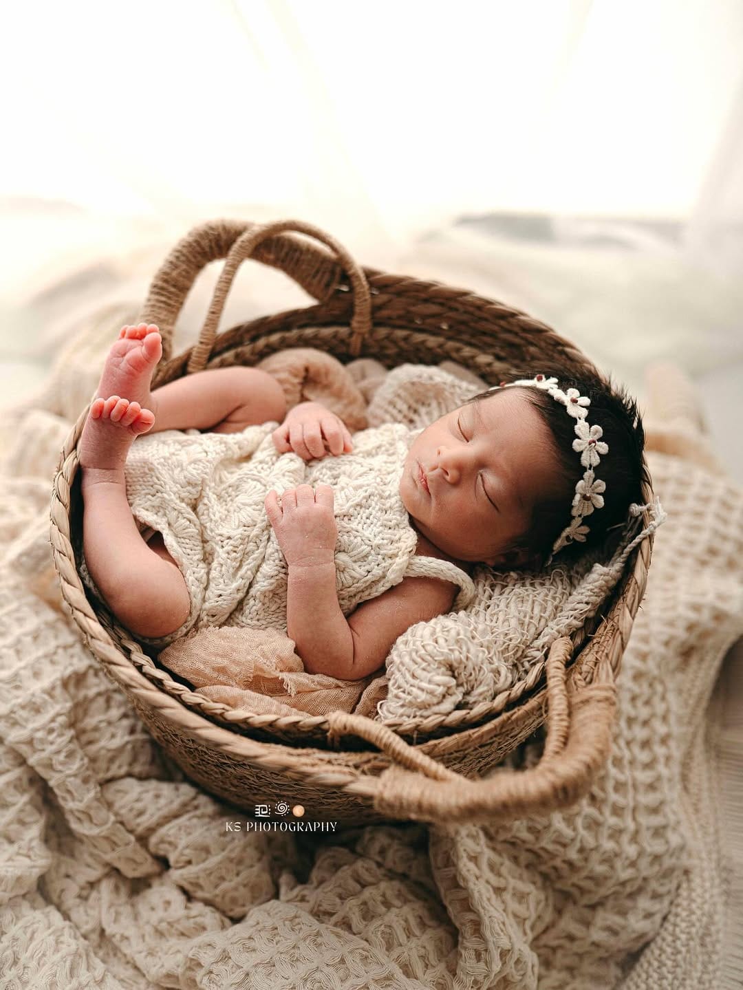 Post 3 by KS PHOTOGRAPHY| CA Newborn Photographer on Instagram (carousel)