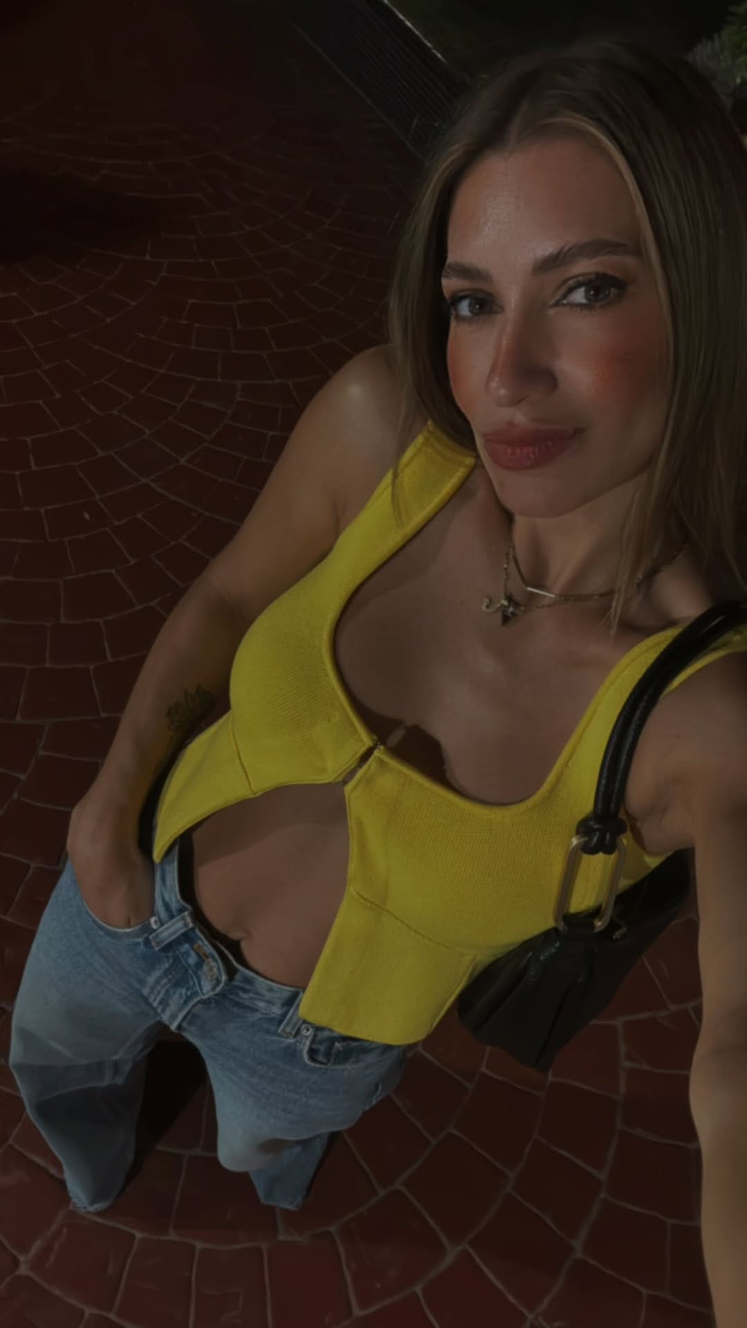 Post 8 by Jesica Almada on Instagram (video)